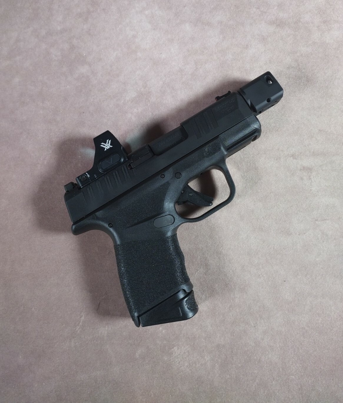 Pistolet H11 Hellcat compensateur et Red Dot Defender Vortex - HS Product