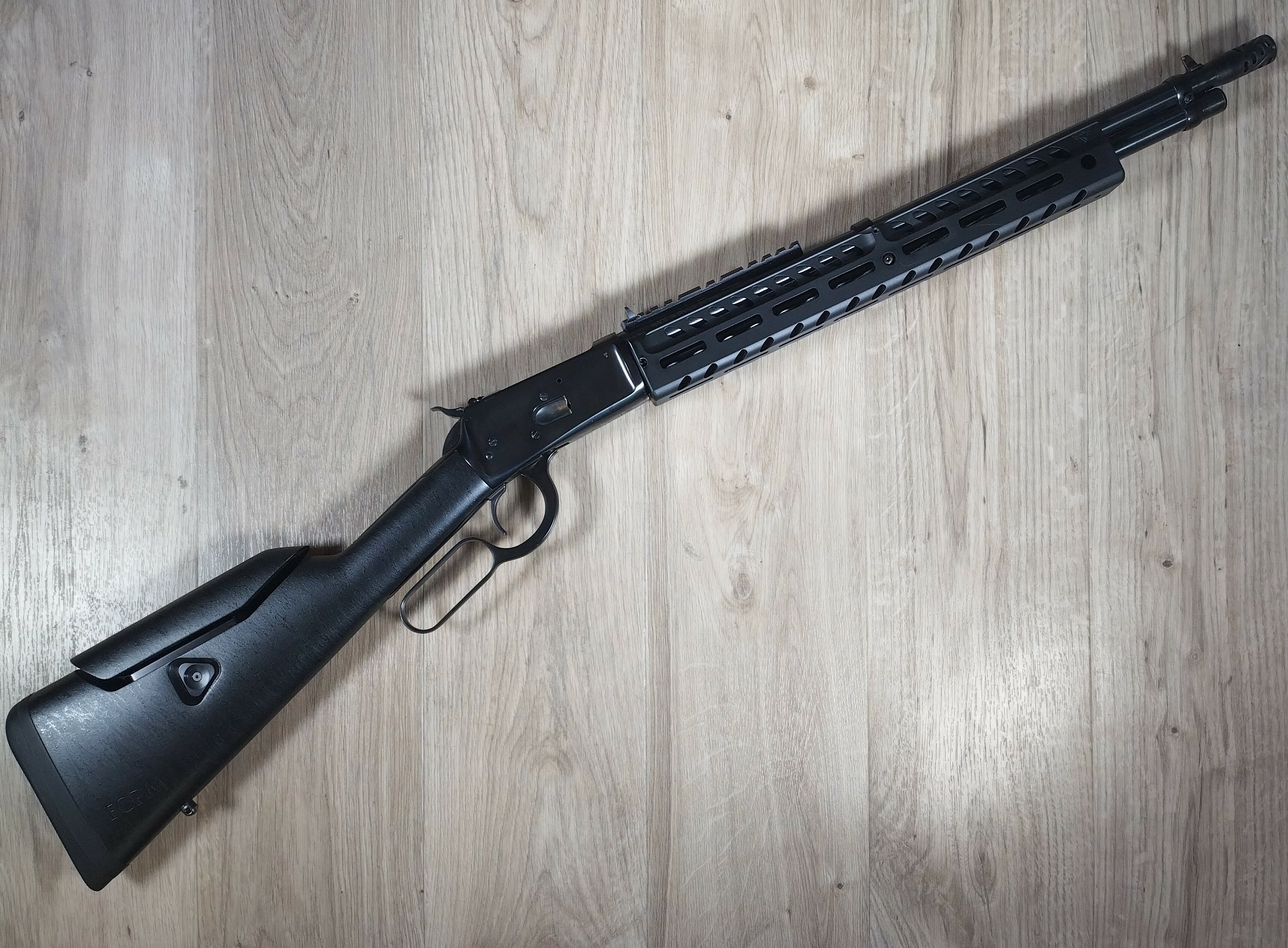 Crosse Ajustable ou garde-main pour Carabine ROSSI 92 - FORM